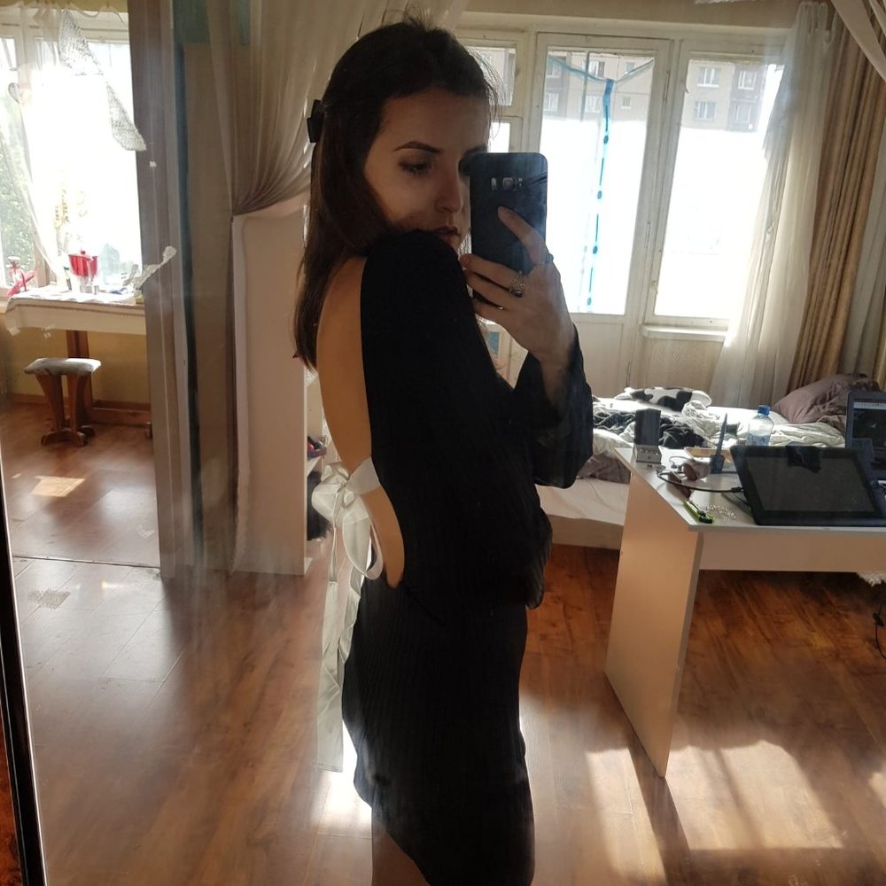 Backless Long Sleeves Black Dress